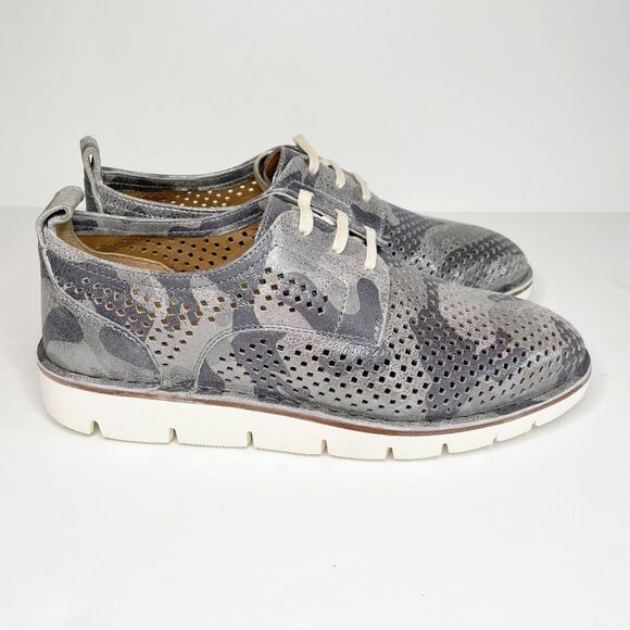 Trask Lena Camouflage Metallic Perforated Sneakers 7 new with box silver fun - Picture 3 of 10